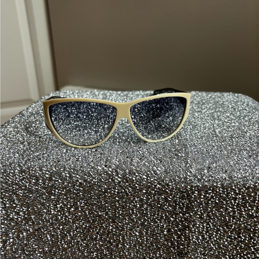 Trendy Gold Frame Sunglasses